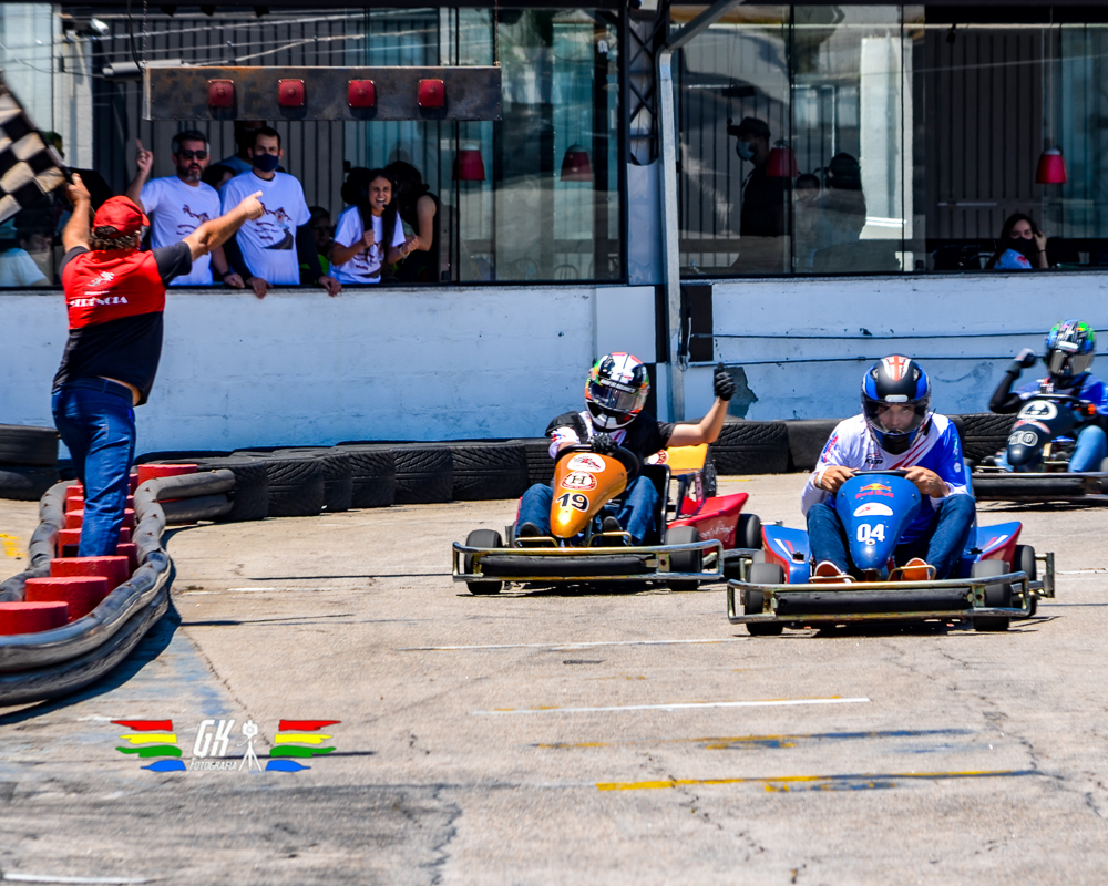Estréia como piloto de kart na Liga KVP em SJC - SP Final da corrida de kart na Liga KVP