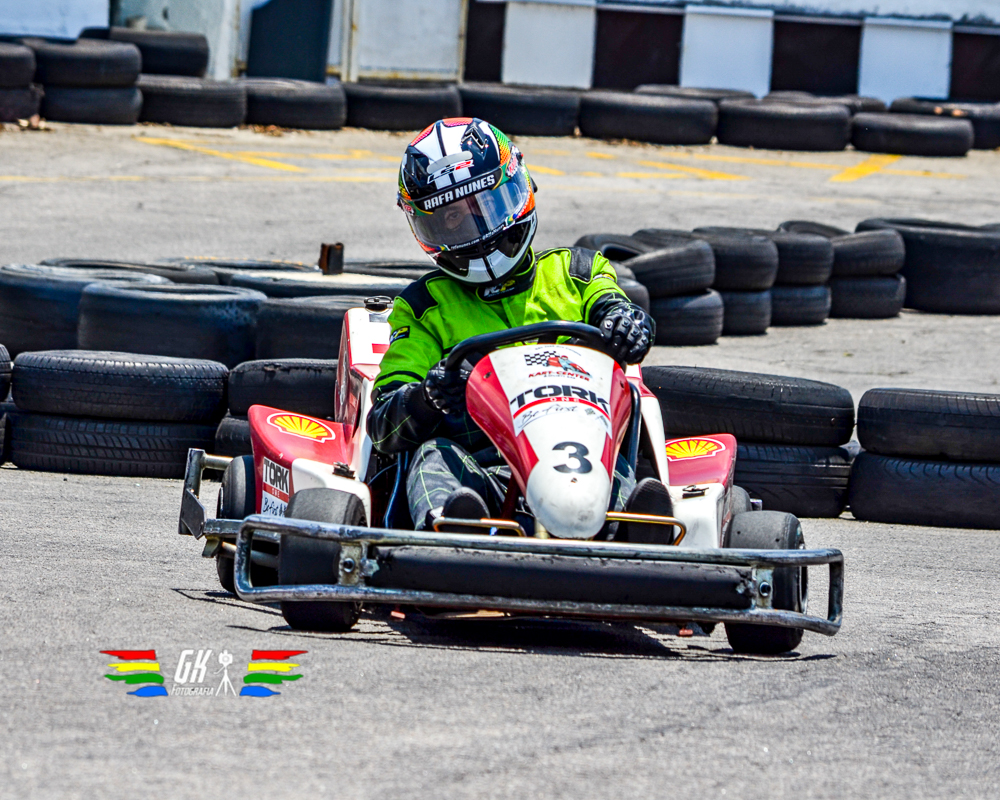 Piloto KVP Rafa Nunes em pista de kart de SJC - SP