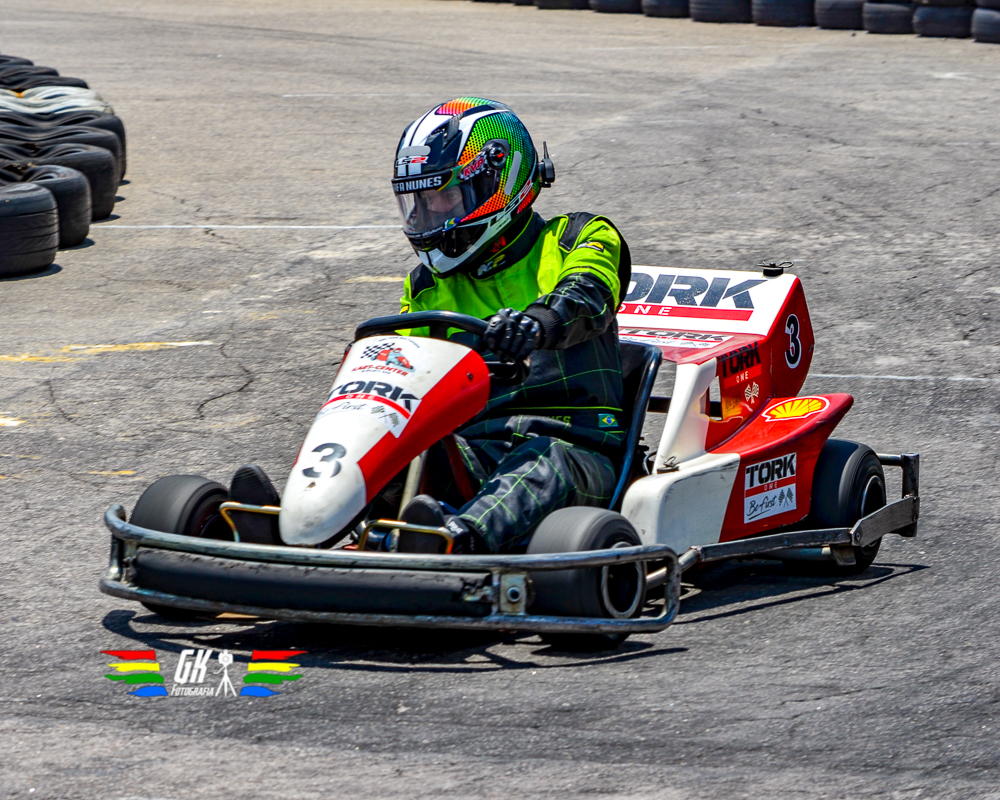 Piloto KVP Rafa Nunes em pista de kart de SJC - SP