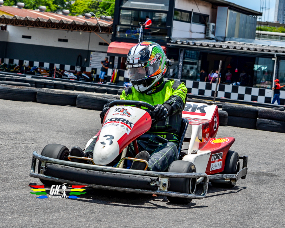 Piloto KVP Rafa Nunes em pista de kart de SJC - SP