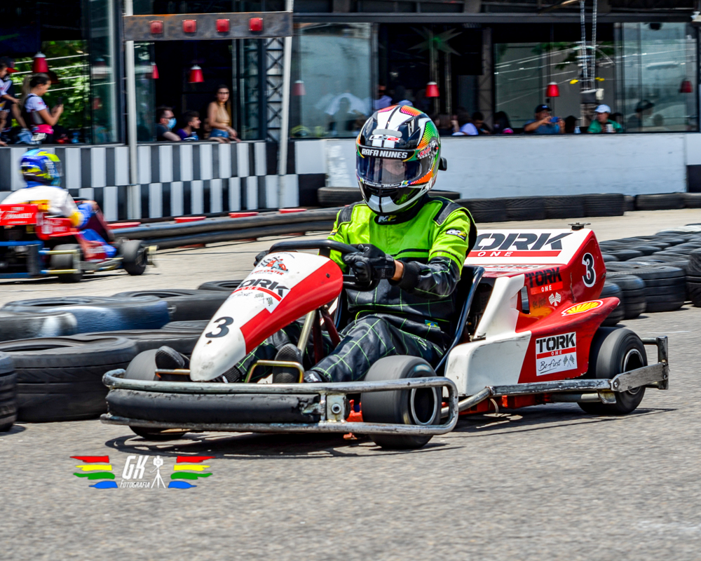 Piloto KVP Rafa Nunes em pista de kart de SJC - SP