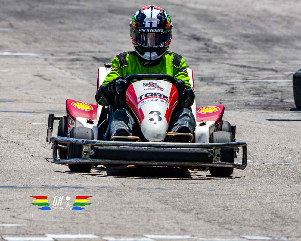 Piloto KVP Rafa Nunes em pista de kart de SJC - SP