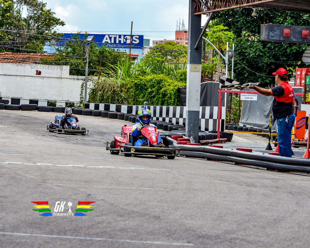 Pilotos KVP em pista de kart de SJC - SP